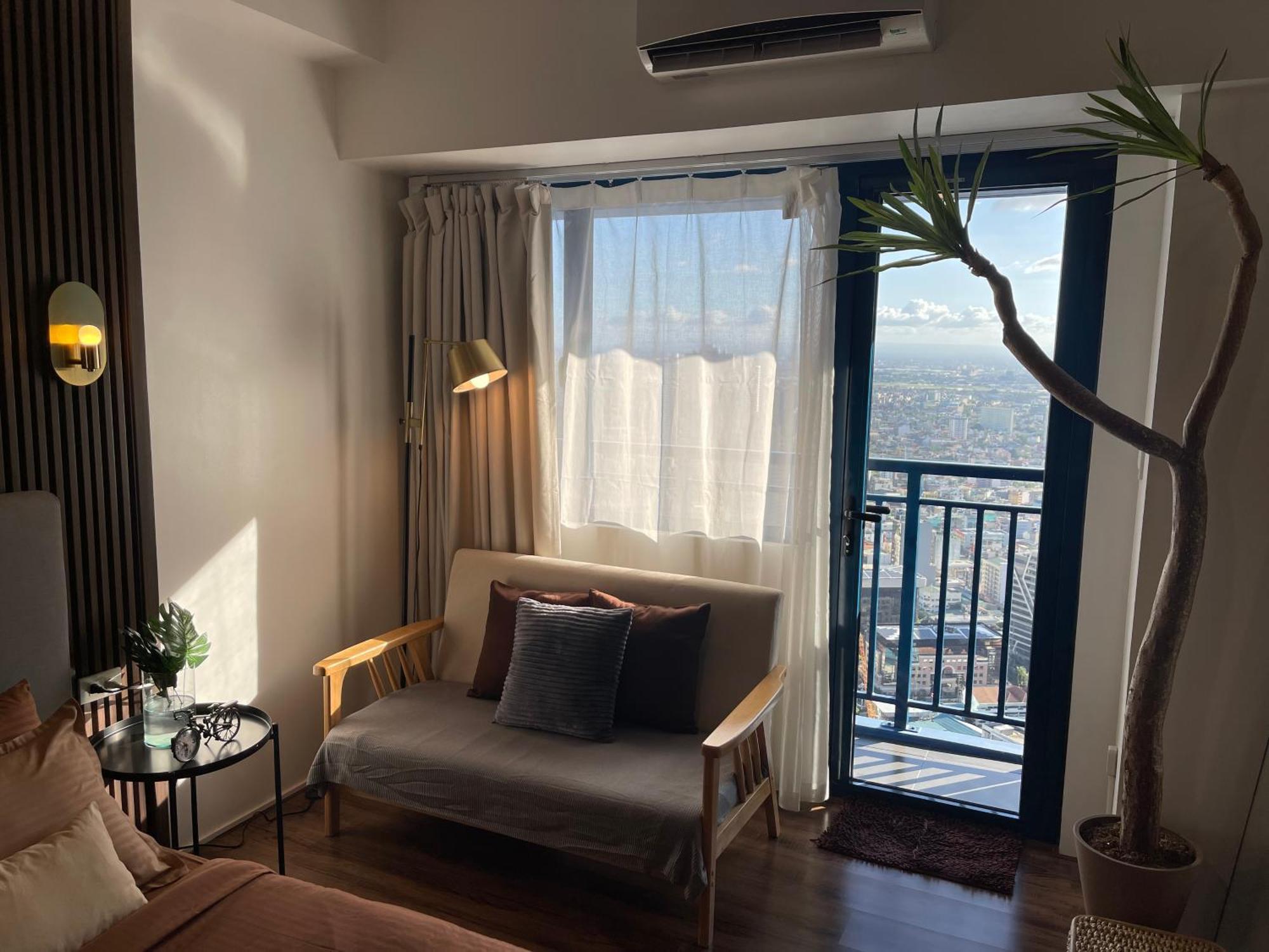 Muji-Inspired Home-Tel In The Heart Of Makati Manila Esterno foto