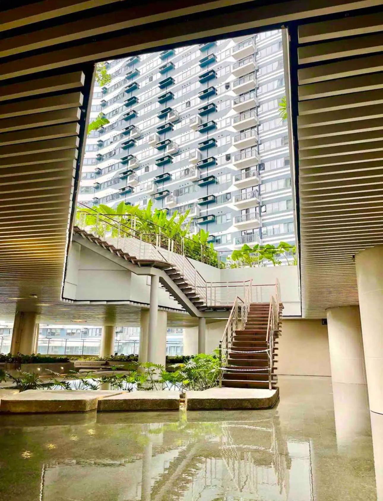 Muji-Inspired Home-Tel In The Heart Of Makati Manila Esterno foto